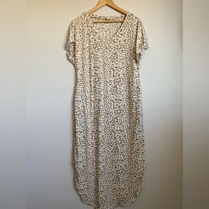 La Miel. Maxi t-shirt dress. Small. Neutral animal print. Has pockets.